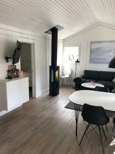 Lodge H�llestrand Cottage -sillen