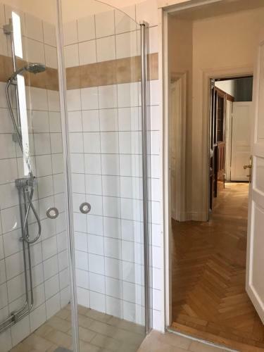 Classic & Light 2 Room Apartment In Sofo, 60 Sqm