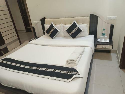Hotel Taj Delhites With Fully Friendly Stay