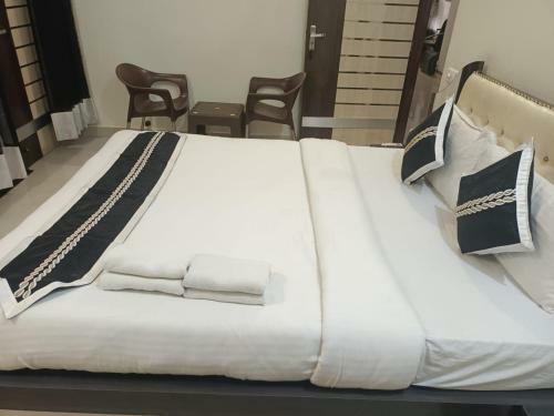 Hotel Taj Delhites With Fully Friendly Stay