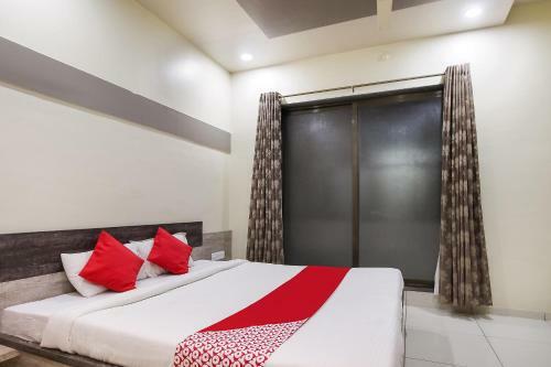 Oyo Flagship 71595 Hotel Lakhdatar