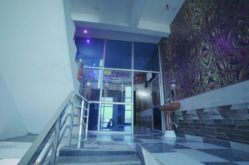 Happy Hotel And Restaurant By Wb Inn