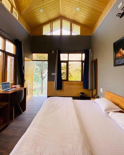 Hotel Lacasa, Luxury Stays