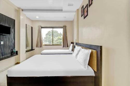Oyo 85825 Hotel Sai Suman Executive