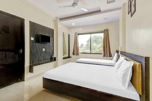 Oyo 85825 Hotel Sai Suman Executive
