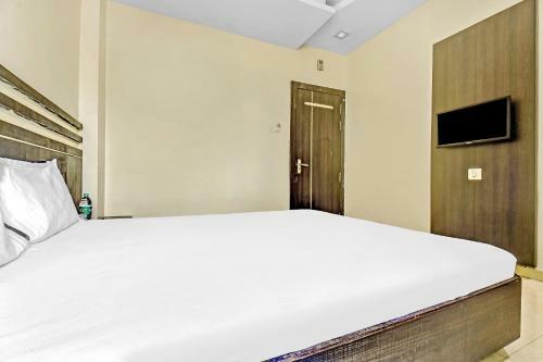 Oyo 85825 Hotel Sai Suman Executive