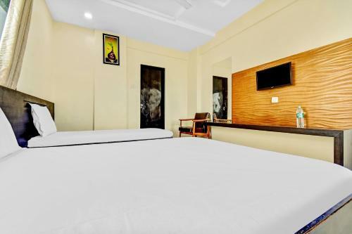 Oyo 85825 Hotel Sai Suman Executive
