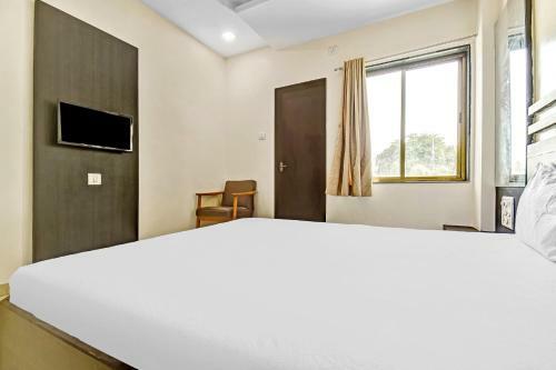 Oyo 85825 Hotel Sai Suman Executive