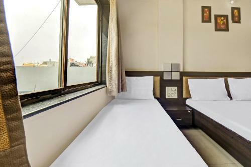 Oyo 85825 Hotel Sai Suman Executive