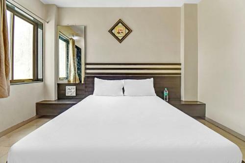 Oyo 85825 Hotel Sai Suman Executive