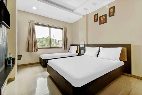 Oyo 85825 Hotel Sai Suman Executive