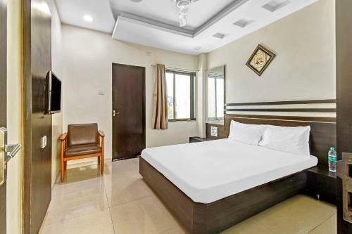 Oyo 85825 Hotel Sai Suman Executive