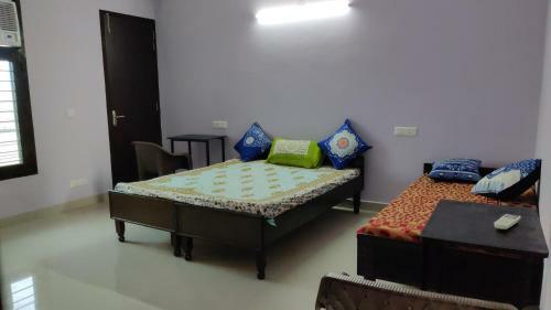 Alpha 82 Homestay Fully AC