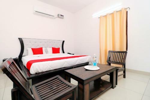 Oyo 30900 Roadstar Hotel