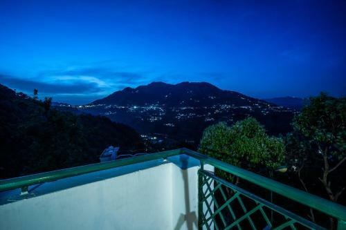Starry Meadows, Luxurious 3bhk With Mountain View