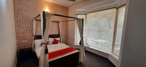 Hotel Amravati Resort