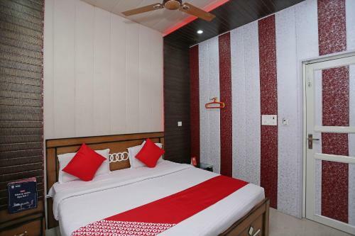 Oyo 28442 Hotel Sudhir
