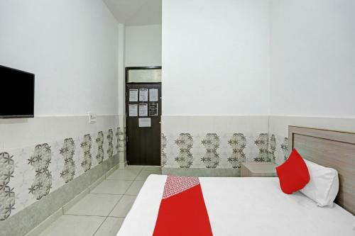 Oyo 85023 Love Kush Hotel