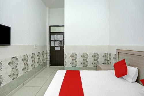 Oyo 85023 Love Kush Hotel