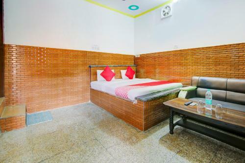 Hotel Oyo 81679 Dev Guest House