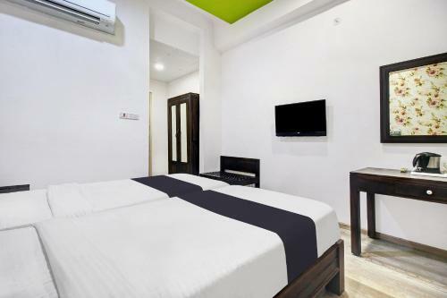 Townhouse Oak 46940 Hotel Vrindavan