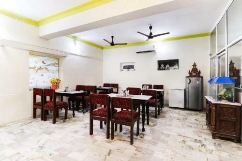 Capital O 7418 Hotel Vijay Delux