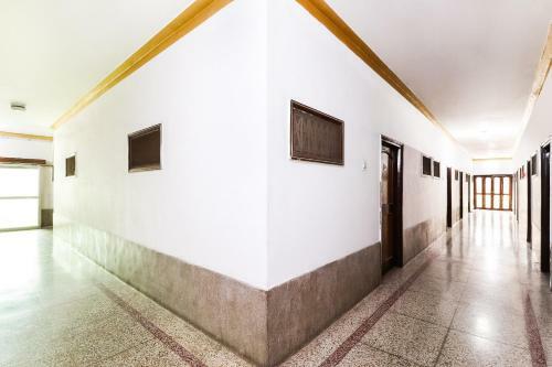 Capital O 7418 Hotel Vijay Delux