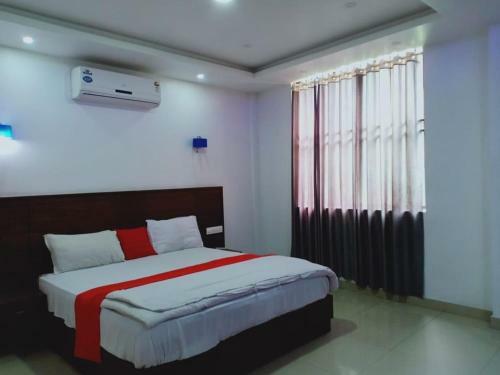 Hotel Staymaker Chums Residency
