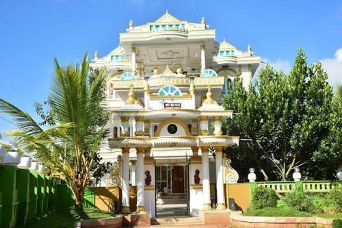 White Gold Palace