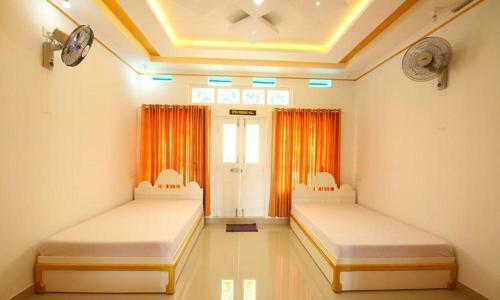 White Gold Palace