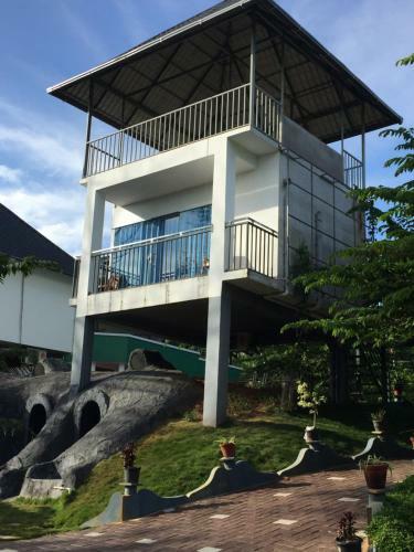 Hotel Wayanad Cave N Pillar Resort