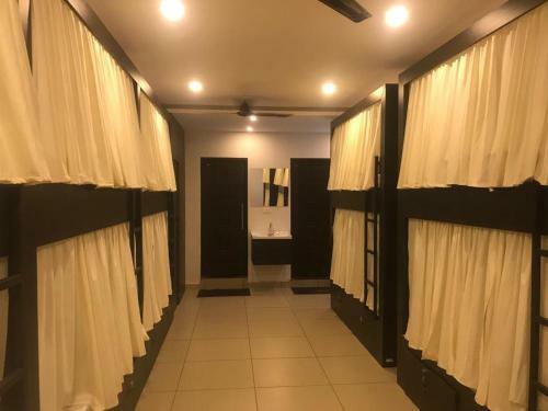 Lodge Lizz Imperial Palace