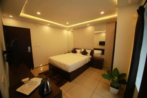 Lodge Lizz Imperial Palace