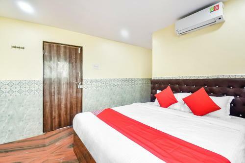 Oyo 48837 Hotel Suvarna