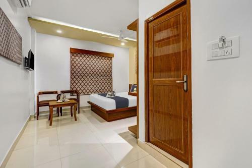Hotel Townhouse Oak Sharoz Residency