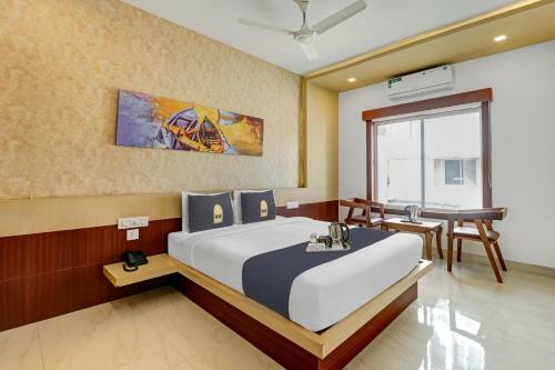 Hotel Townhouse Oak Sharoz Residency