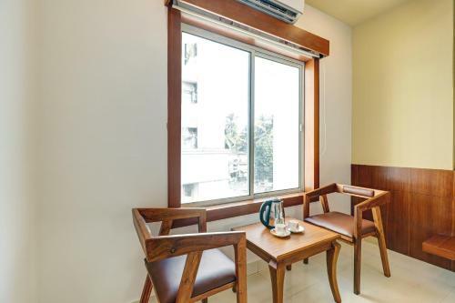 Hotel Townhouse Oak Sharoz Residency