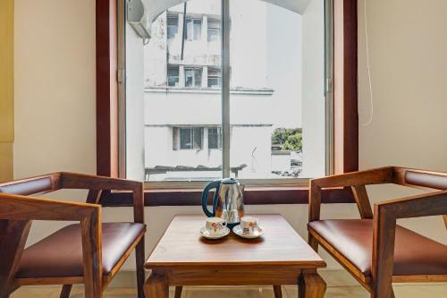 Hotel Townhouse Oak Sharoz Residency