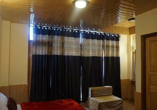Hotel Ditto Room Kufri Ashray