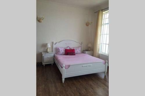 Beautiful Apartment In Campton Estate