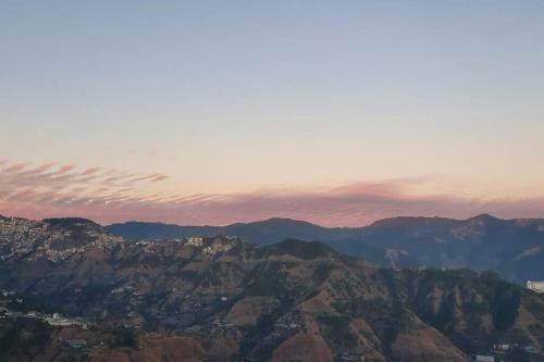 Apartamento 180 Degree Valley View Flat With Parking.