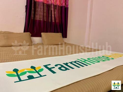 Farmhousehub Fh304 Retreat Villa