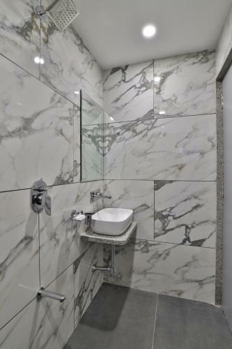 7 Orbit Hotel, Surat