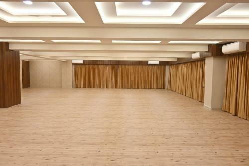 Hotel Privya Rooms And Banquet