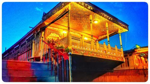Dal Lake Houseboat New Manila