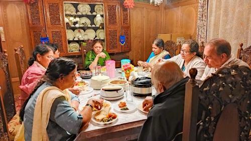 Dal Lake Houseboat New Manila