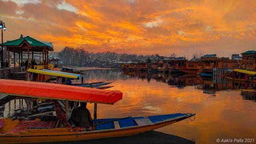 Dal Lake Houseboat New Manila