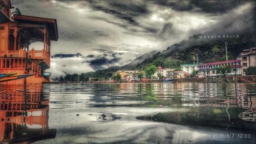 Dal Lake Houseboat New Manila