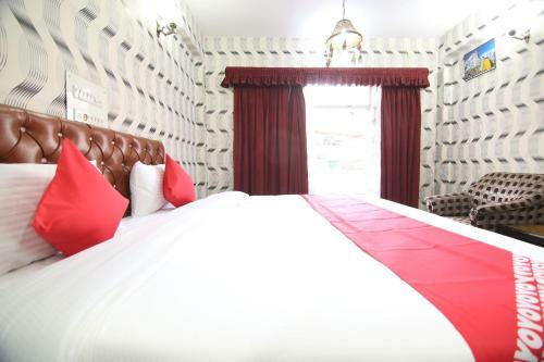 Capital O 37894 Hotel International