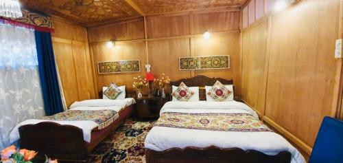 4 Bed Room Houseboat In Dallake